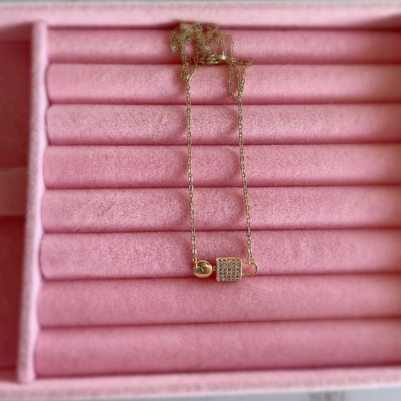 Dainty Padlock and key gold stainless steel necklace cubic zirconia - Picture 3 of 4